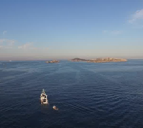 Bateaux_sur_la_mer_mediterranee_au_large_de_Marseille