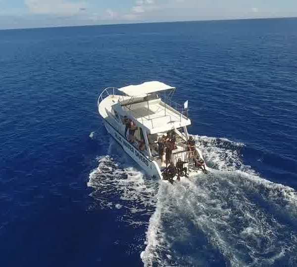 DJI_0009_Bateau_avec_eco_volontaires.jpg