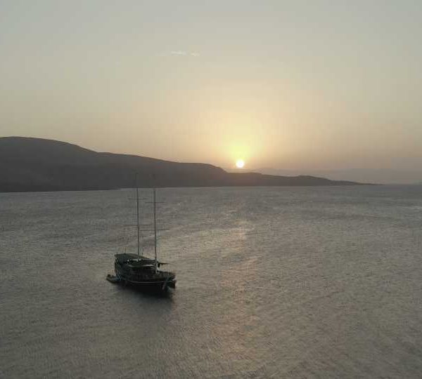 DJI_0109_Bateau_Ketch_couche_de_soleil