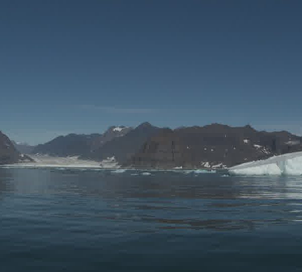Front_de_glacier_et_iceberg.jpg