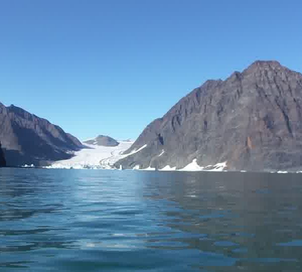 Glaciers_avec_montagne_au_milieu.jpg