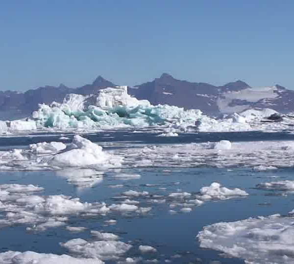 Iceberg_blanc_et_bleu_dans_Brasch.jpg