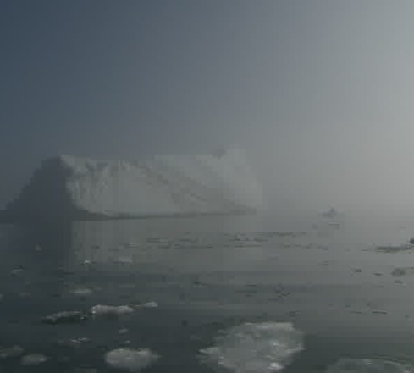 Iceberg_dans_brume.jpg
