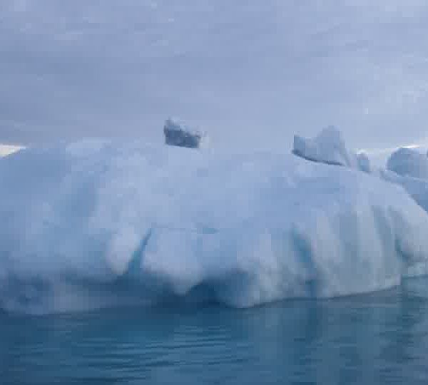 Iceberg_de_pres_travelling.jpg