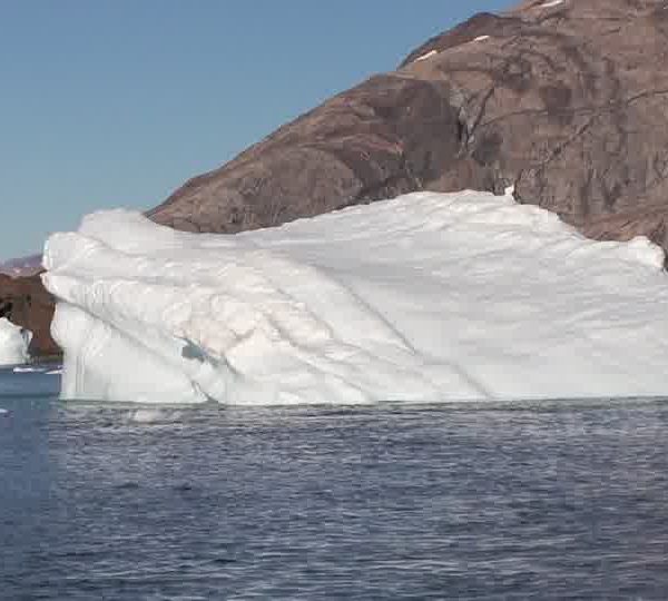 Iceberg_monte_et_descend.jpg