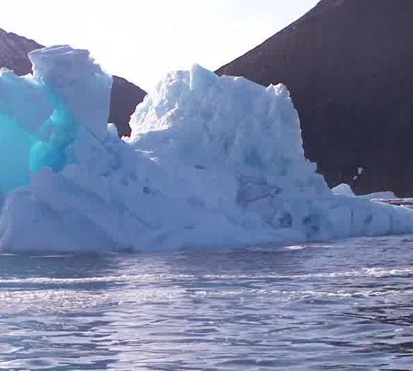 Iceberg_transparent.jpg
