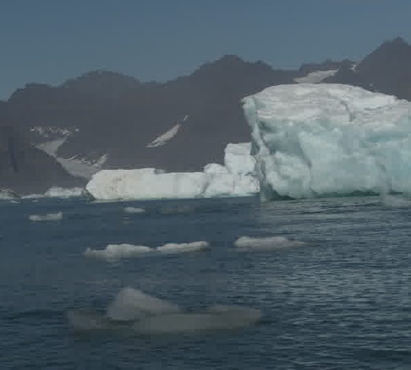 Iceberg_travelling.jpg