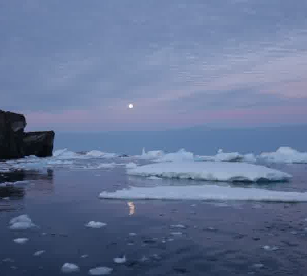 Lune_avec_iceberg.jpg