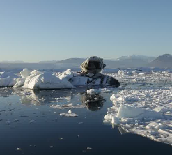 Passage_dans_brasch_iceberg_blanc_et_noir.jpg